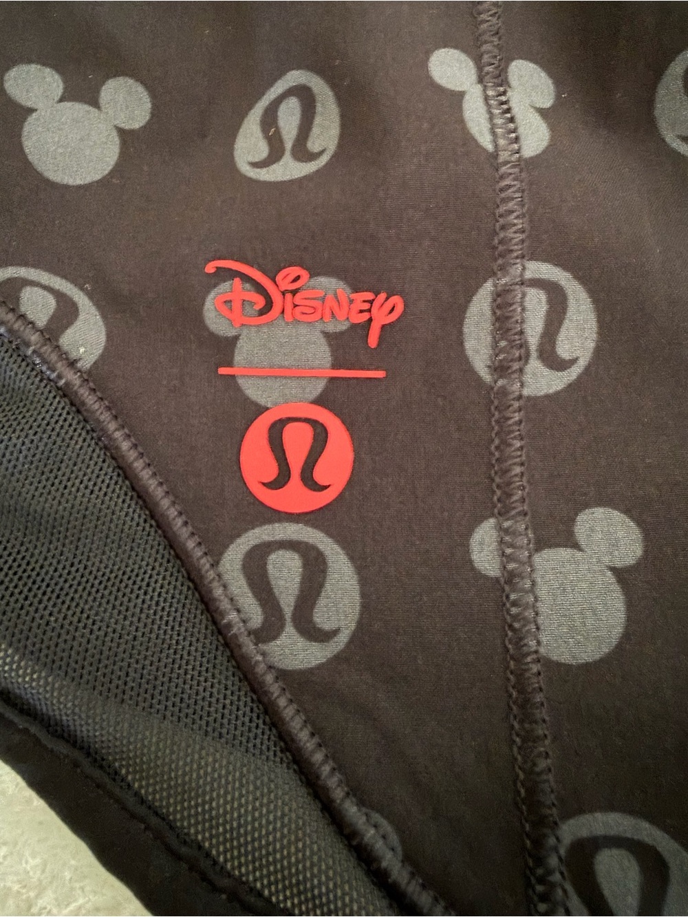 Disney x Lululemon Hotty Hot Shorts - Black / Size 2 - Picture 3 of 3